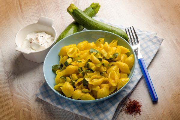 Pasta with cream of saffron