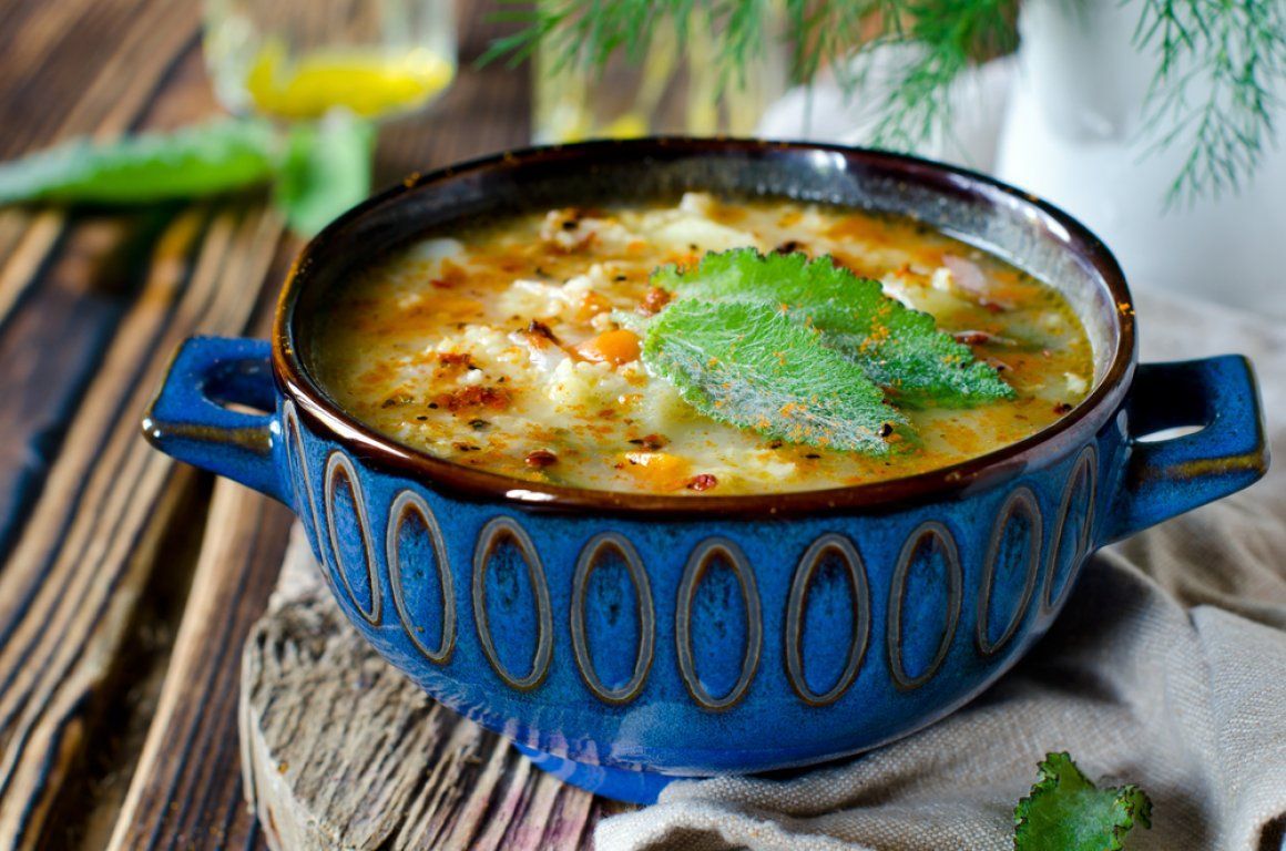 Vegetable soup with saffron and curry
