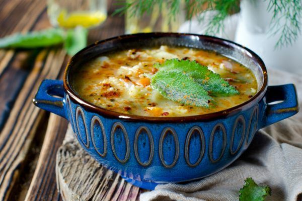 Vegetable soup with saffron and curry